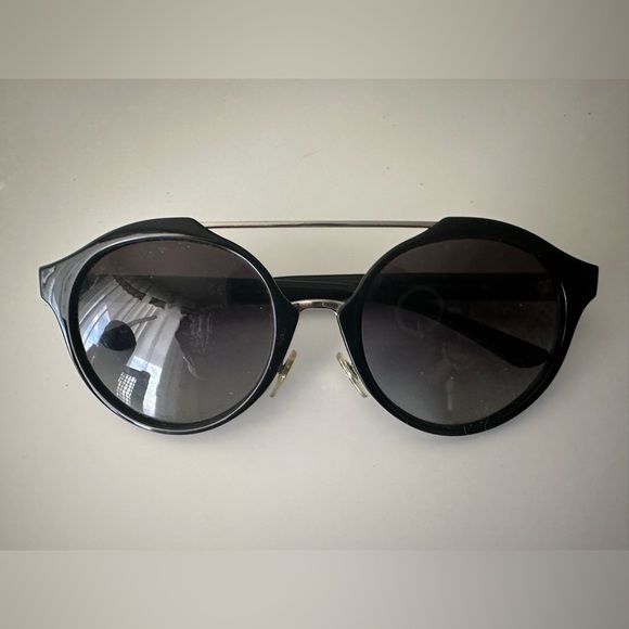 Sunglasses - Picture 1 of 5